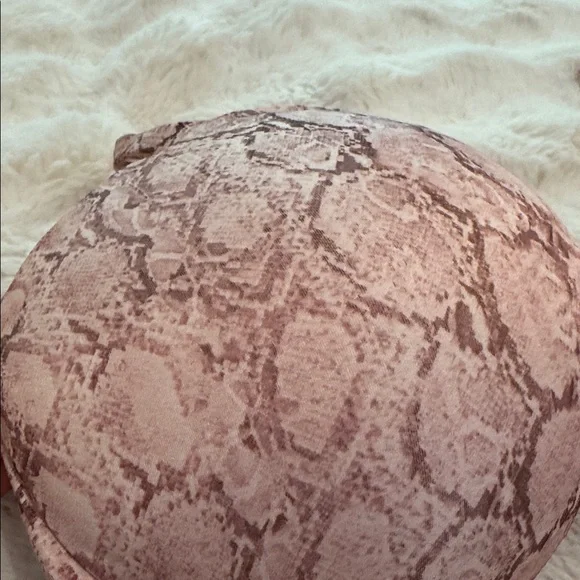 SKIMS Pink Snake-Print Ultimate push-up 40D - Picture 2 of 7